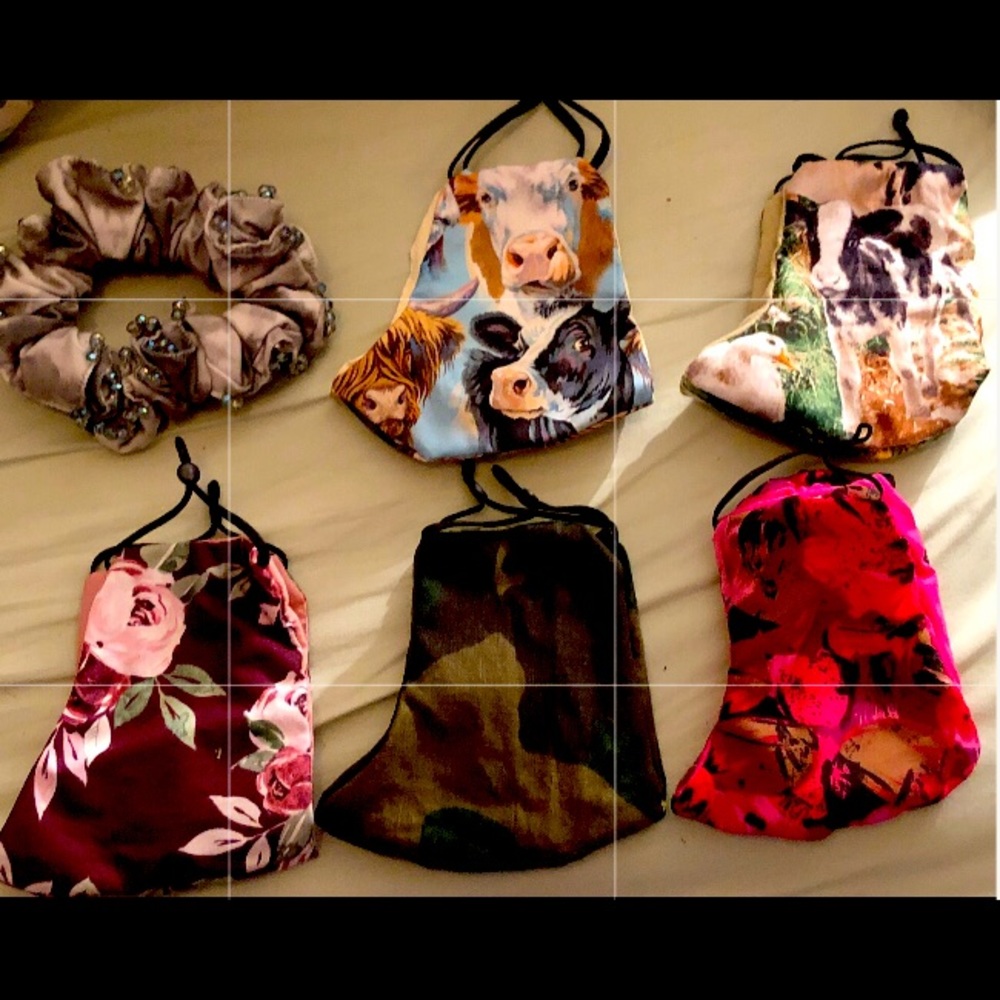 Reversible mask and one hair scrunchy